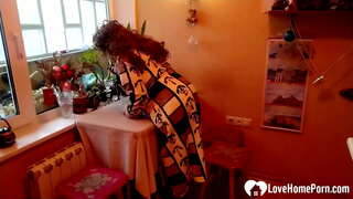 Hun var iført varmt undertøy og strømpe, så jeg måtte knulle henne hardt