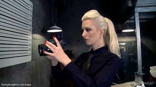 Big boobs MILF policano Ĉerizo Ŝirita anal ludiloj bruna malliberigito Maddy O&#039;Reilly en la oficejo tiam anal fikas ŝin kaj Veronica Avluv en malliberejo ĉelo trio