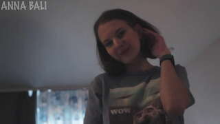 Mi#? ati preni de mia kalsonetoj kiam mia hermanastro estas rigardanta