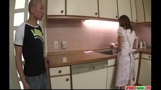 Hikaru Wakabayashi uzas#? ia grandaj paruoj ludi kun koko